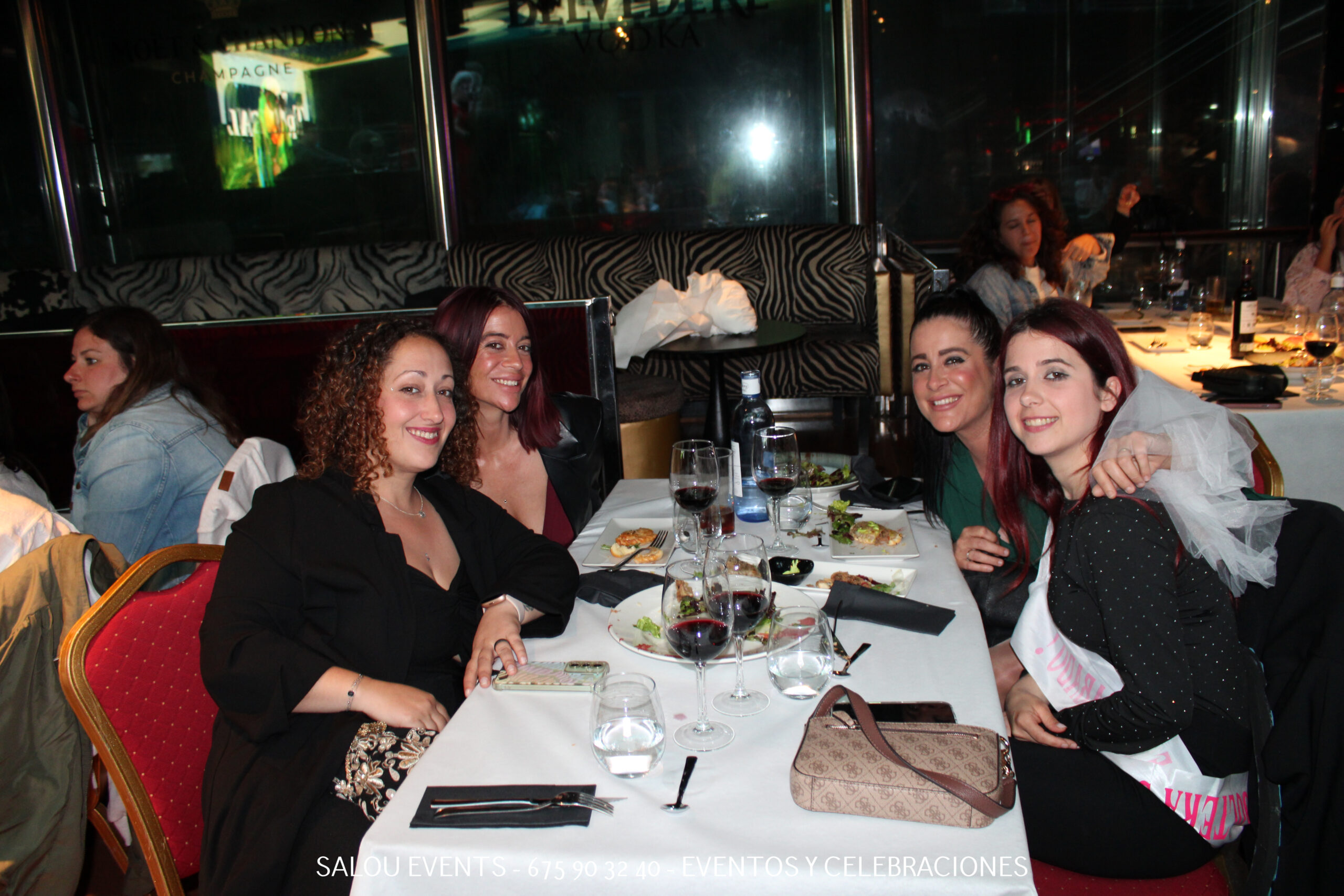 Cena despedida 2 mayo 2026 Tropical Salou – foto 1