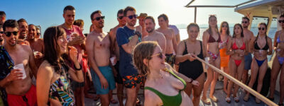 fiesta en barco para despedidas salou